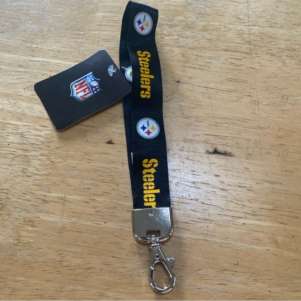 Pittsburgh Steelers Black Lanyard Keychain NWT